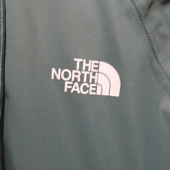 The North Face Green Two-Toned Nylon Hoodie NWT - Picture 5 of 10